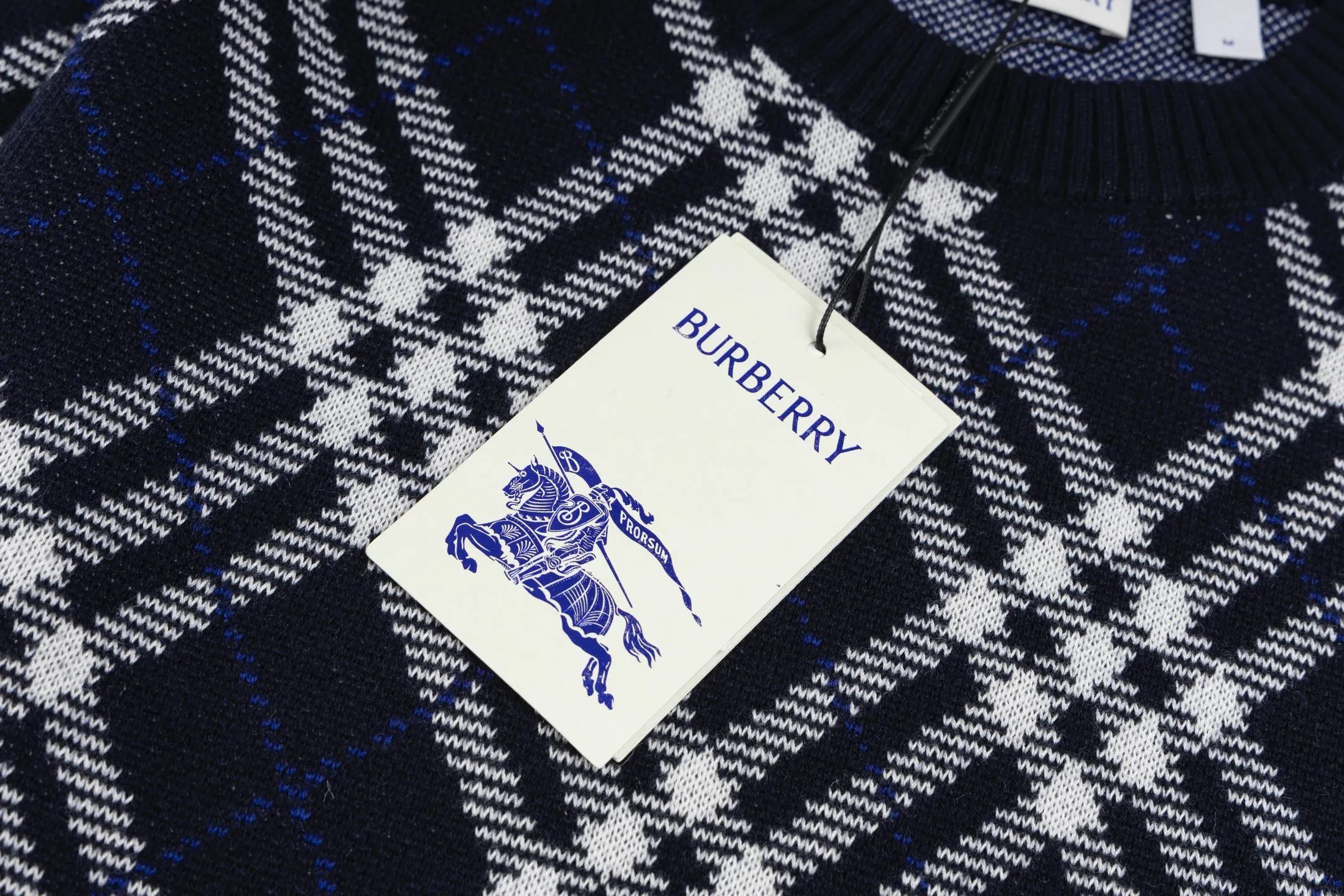 BBR 6,503 ， ， 。Classic Burberry ， ， 。 ， ， 。 、 ， 。 ， 。 Breathable ， 。 ， ， 。 ， ， 。 Size:S/M/L